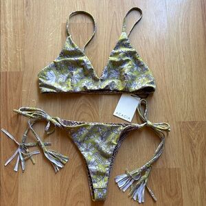 Acacia swimwear BRIO bikini set airen top Lauie  bottom M